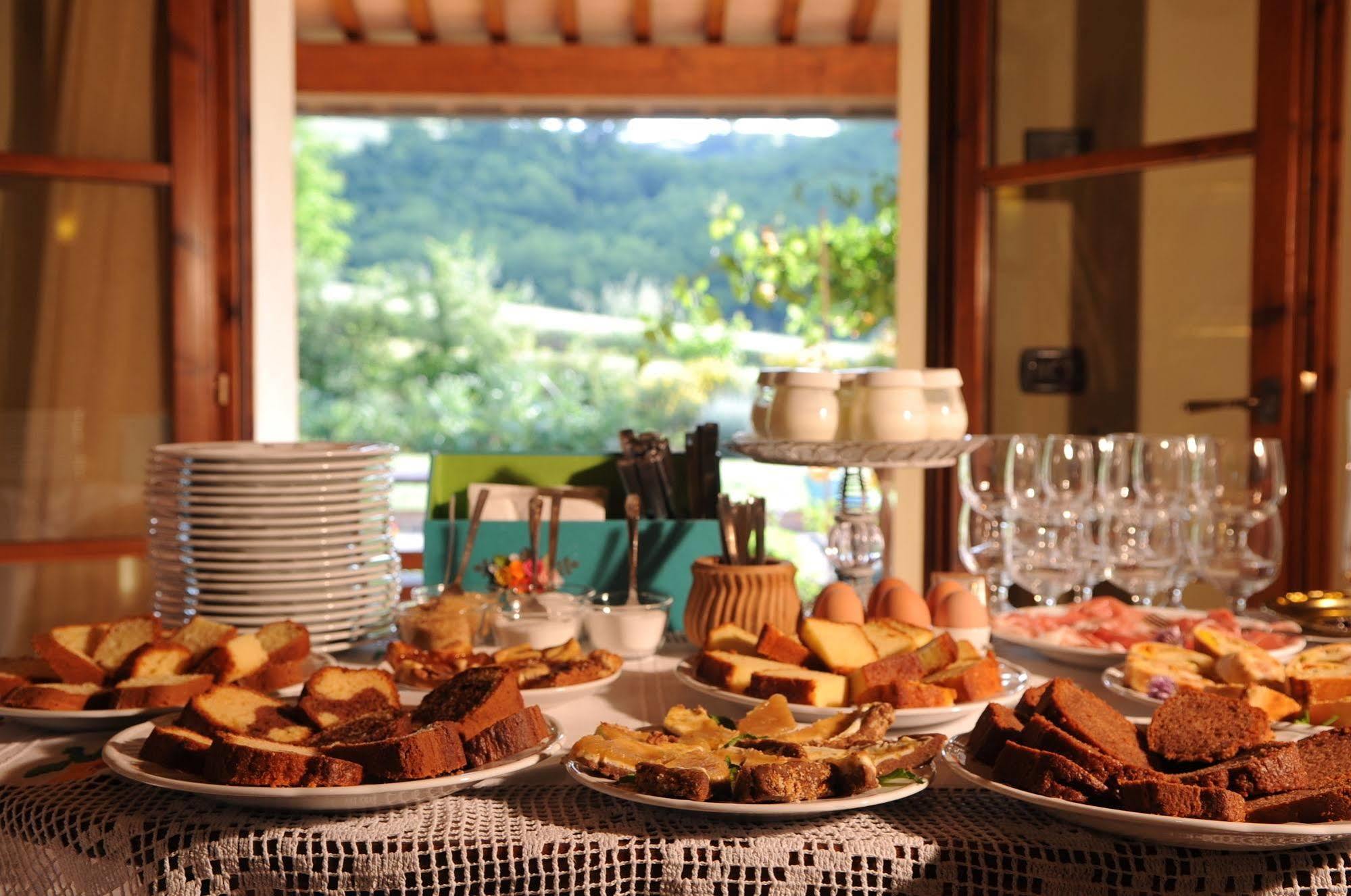 ウルバーニア Agriturismo La Rosa Teaヴィラ エクステリア 写真