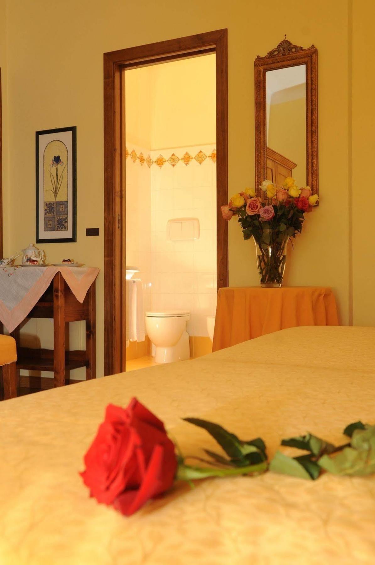 ウルバーニア Agriturismo La Rosa Teaヴィラ エクステリア 写真